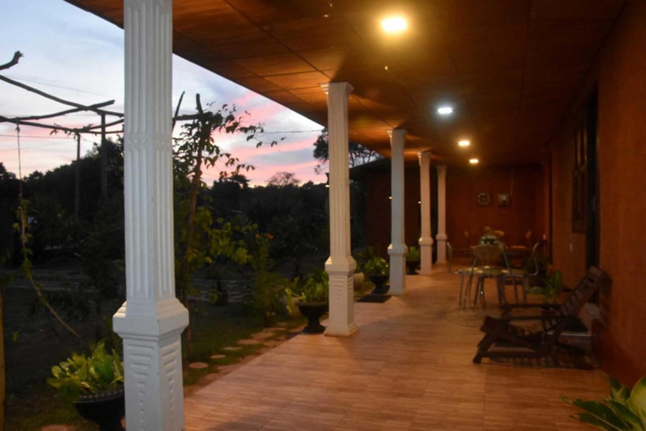 Meegahapokuna Resort Anuradhapura Buitenkant foto