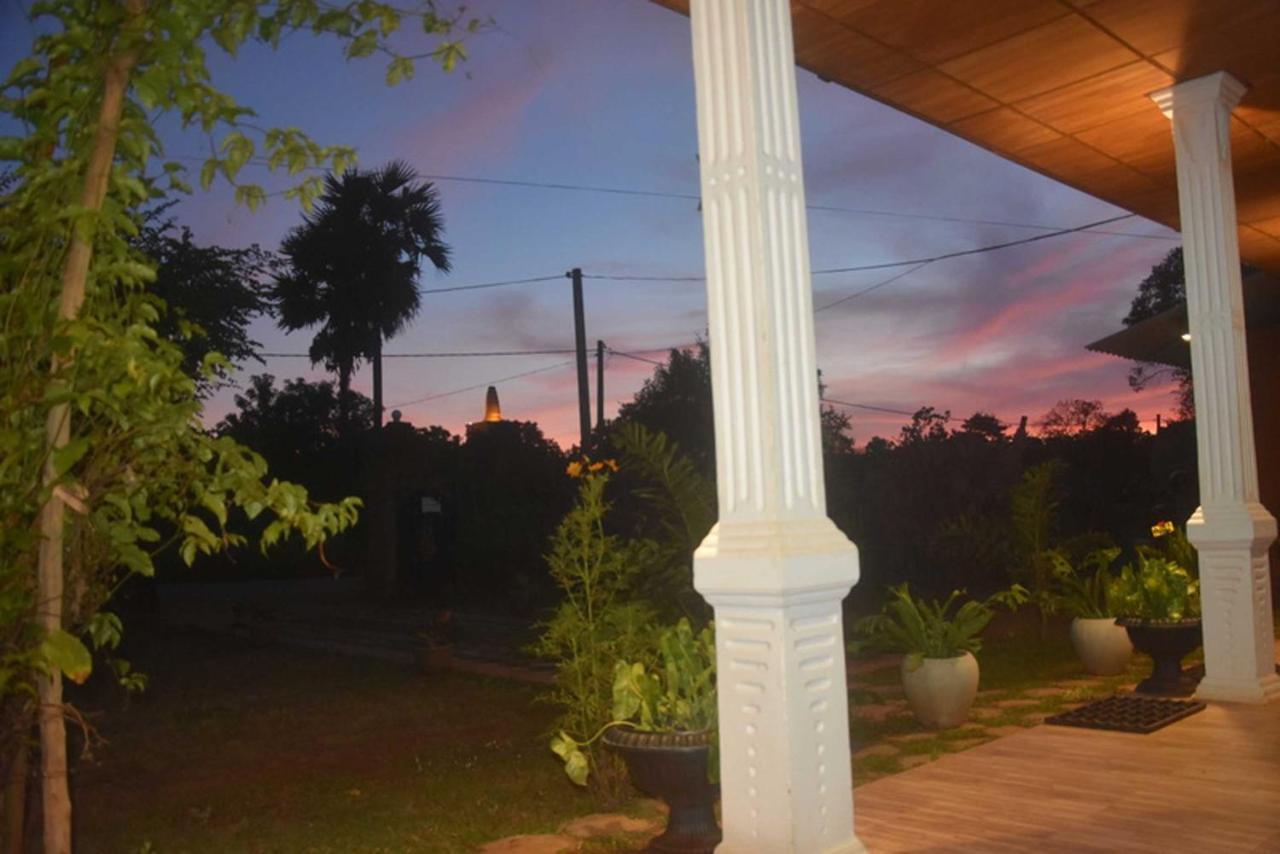 Meegahapokuna Resort Anuradhapura Buitenkant foto