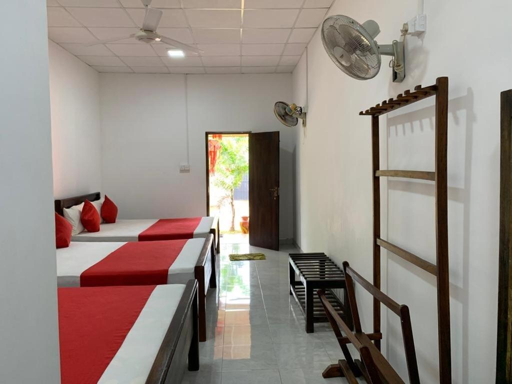 Meegahapokuna Resort Anuradhapura Buitenkant foto
