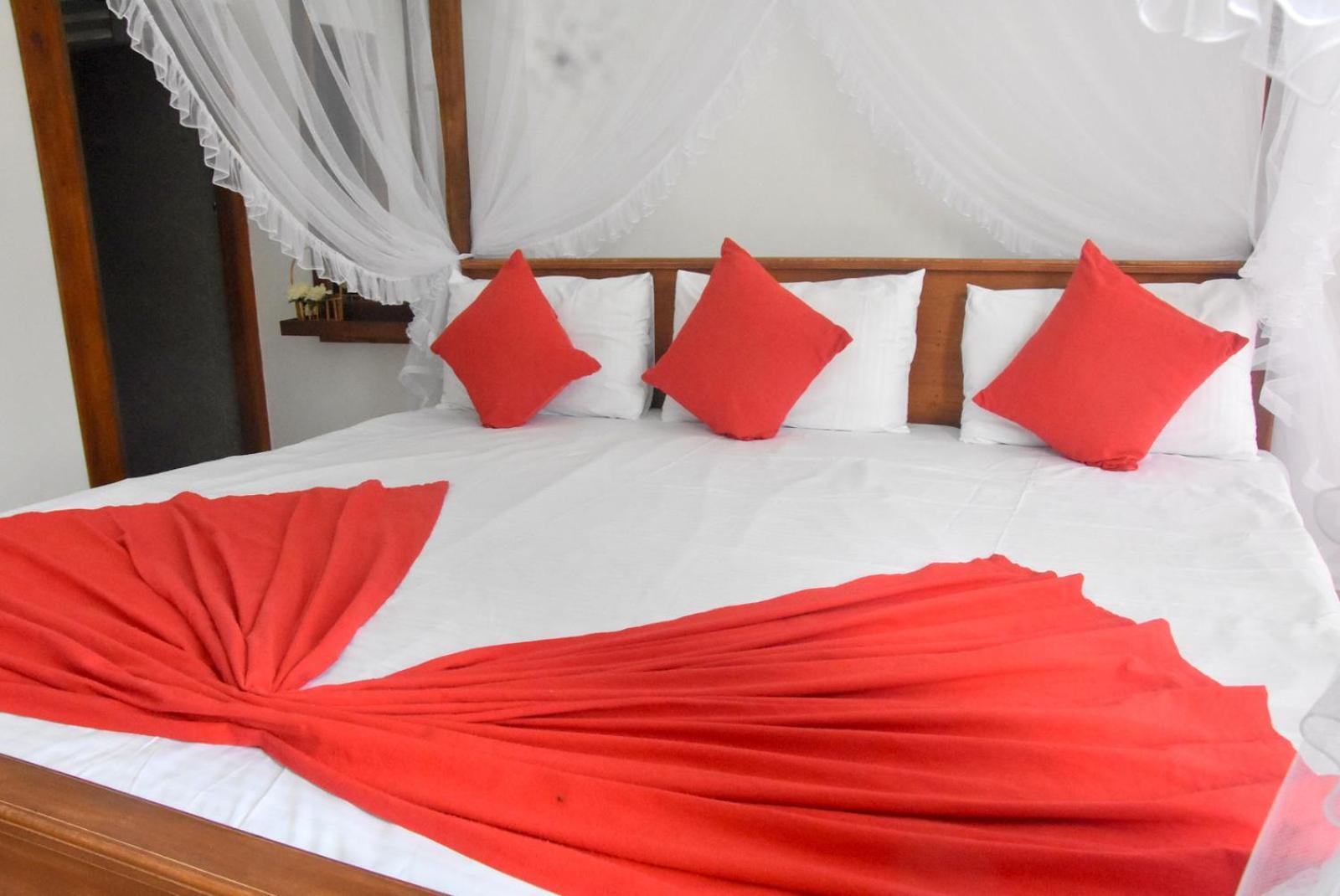 Meegahapokuna Resort Anuradhapura Buitenkant foto